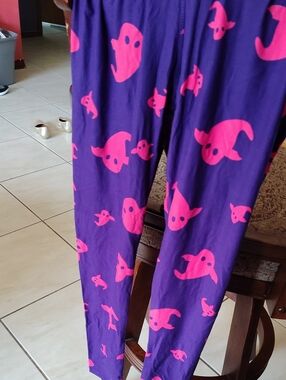 Comfy Purple and Pink Ghost Print Leggings